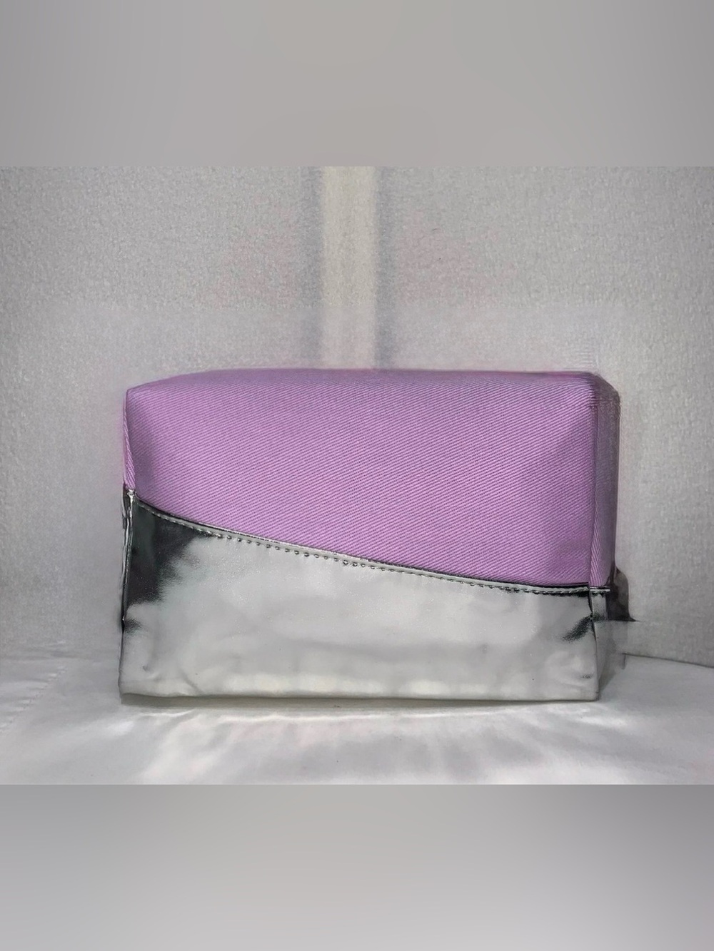 NWOT Lancôme Makeup Cosmetic Bag Case Pouch Purple Silver